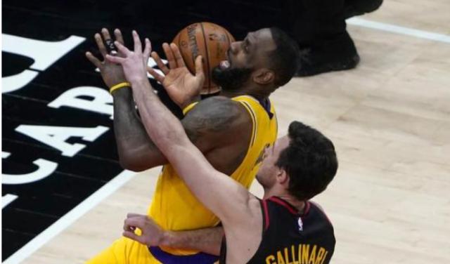 开云体育下载-湖人胜利收官魔鬼七连客 关键时刻活力与防守再现